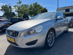 Volvo V60 - 1.6 T3 Ocean Race 150pk, Leder, Navi, Elek-pakket