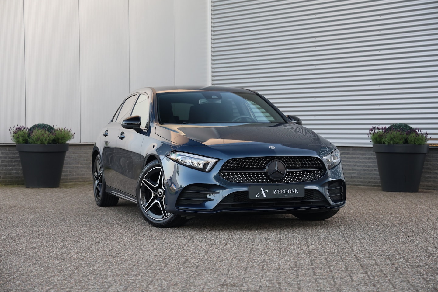 Mercedes-Benz A-klasse - 180 AMG Night Edition NAP|Sfeerverl|Widescreen|Cam - AutoWereld.nl