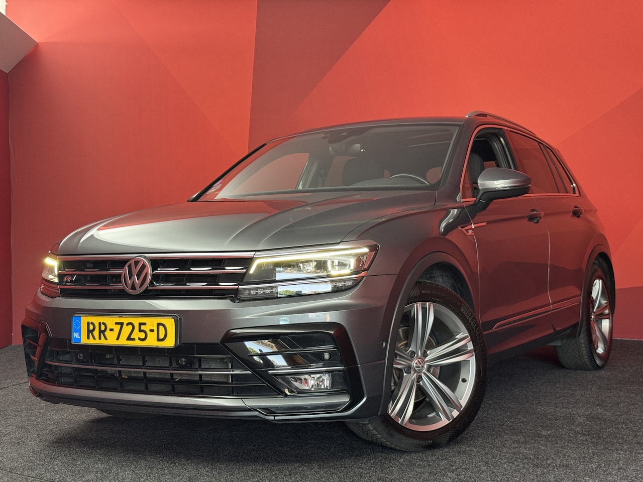 Volkswagen Tiguan - 1.4 TSI ACT Comfortline Business R-Line | Virtual Cockpit | Stoelverwarming | Pano - AutoWereld.nl