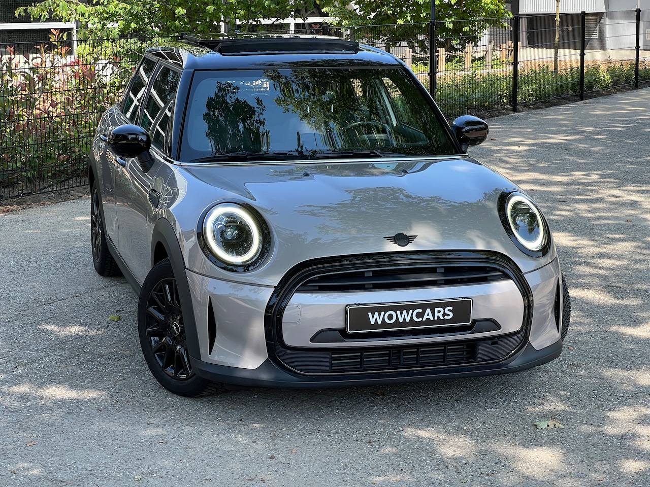 MINI 5-Deurs - 1.5 Cooper Business Edition CarPlay - Camera - Sportstoel - Panoramadak - Stoelverwarming - Climate Control - - AutoWereld.nl