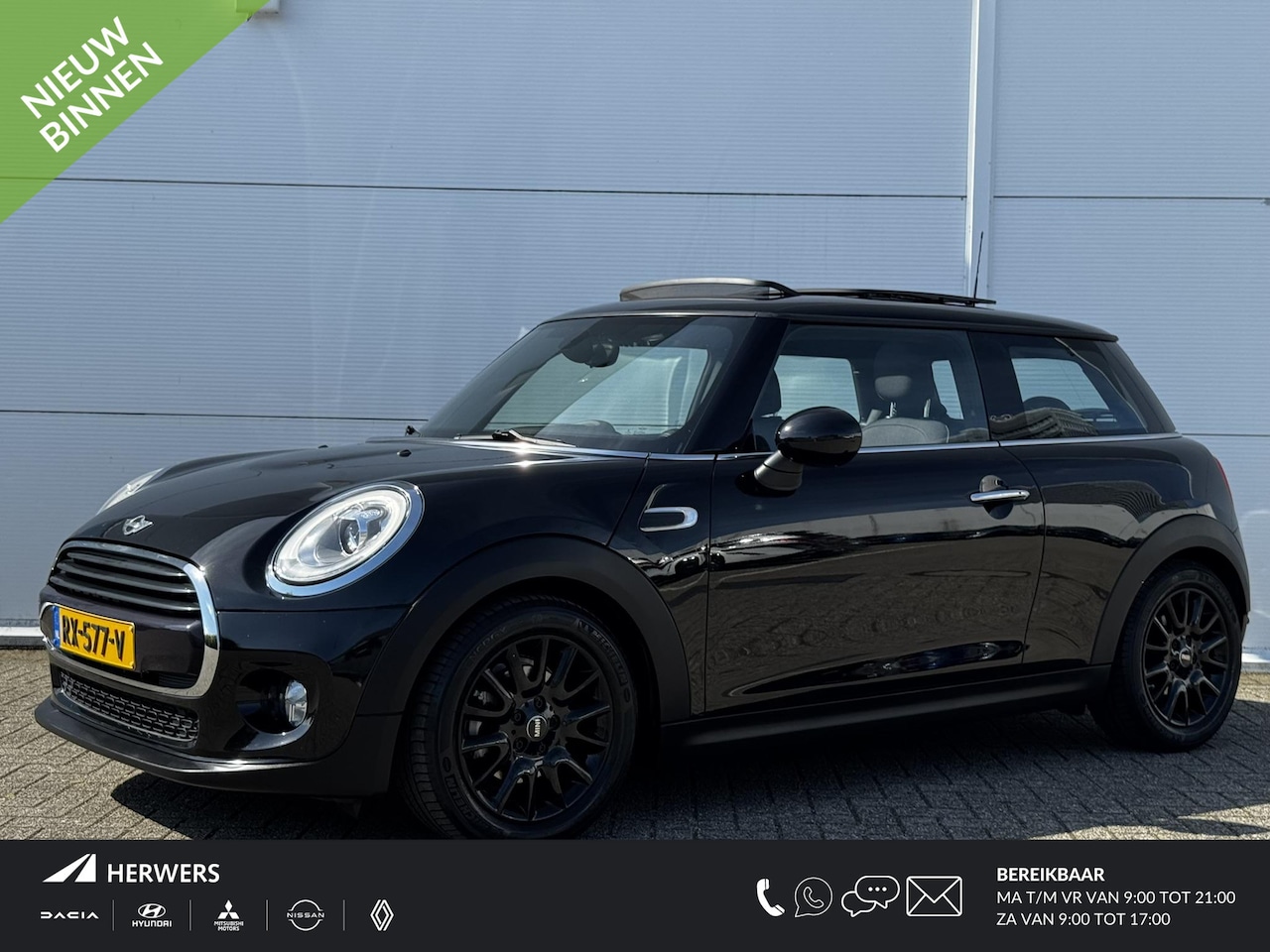 MINI 3-Deurs - 1.5 Cooper Pepper Serious Business / Stoelverwarming voor / Navigatie / Parkeersensoren ac - AutoWereld.nl