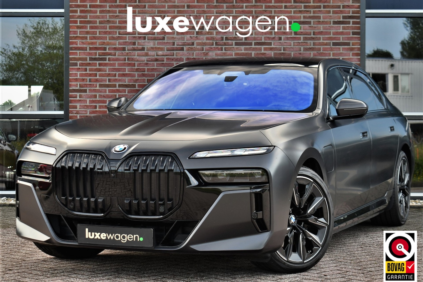 BMW 7-serie - 750e xDrive M-Sport Pro Frozen-Grey Auto-Doors Exe-Drive-Pro Trekhaak - AutoWereld.nl