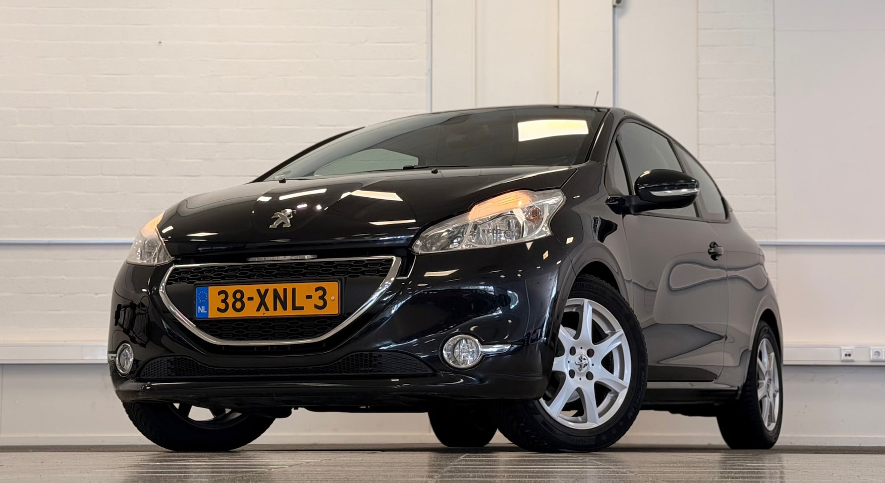 Peugeot 208 - 1.4 VTi Envy Navigatie Clima Garantie Bluetooth Cruise Control - AutoWereld.nl