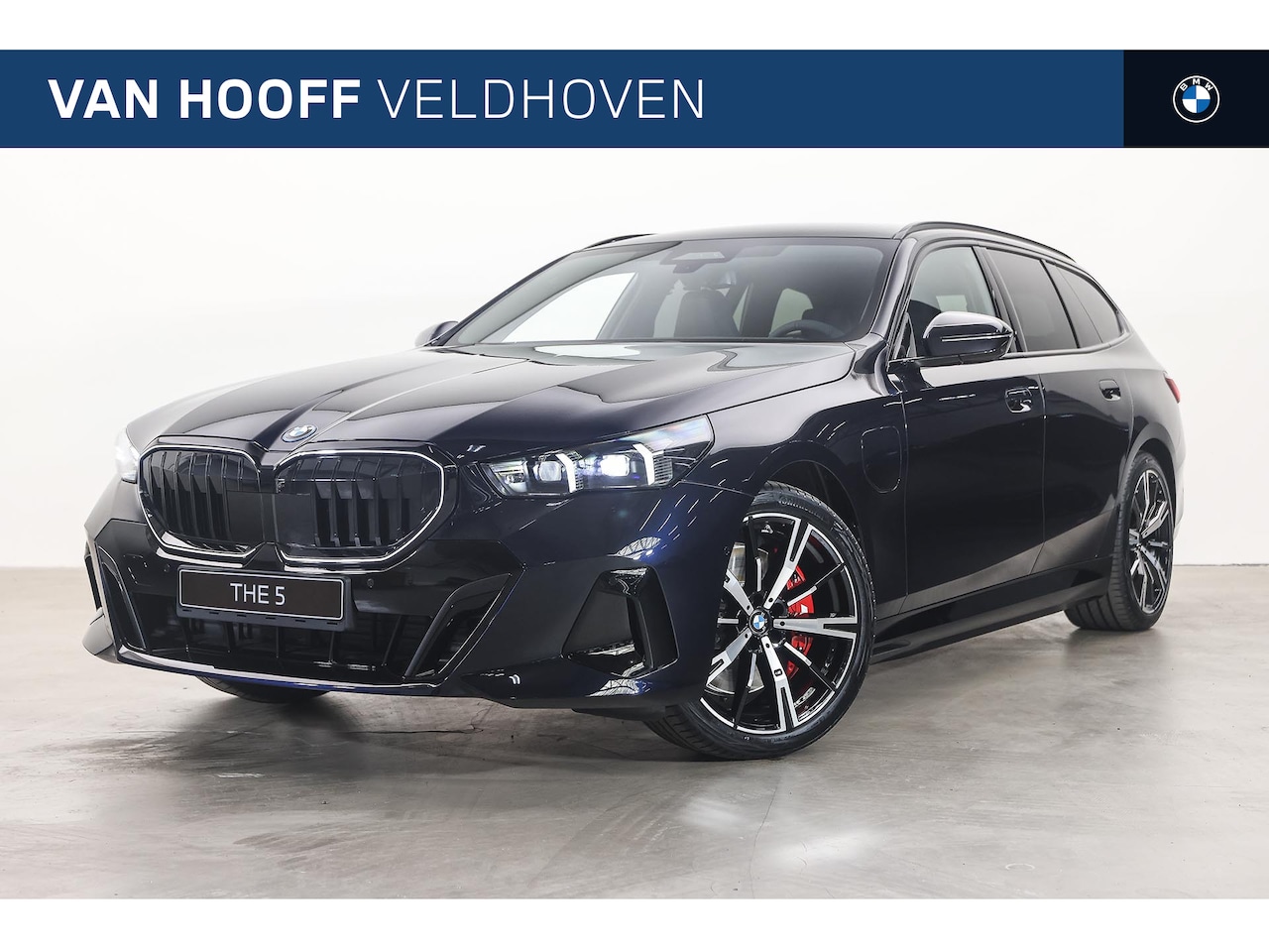 BMW 5-serie Touring - 550e xDrive M Sport Automaat / Panoramadak / Adaptief M Onderstel Professional / Bowers & - AutoWereld.nl