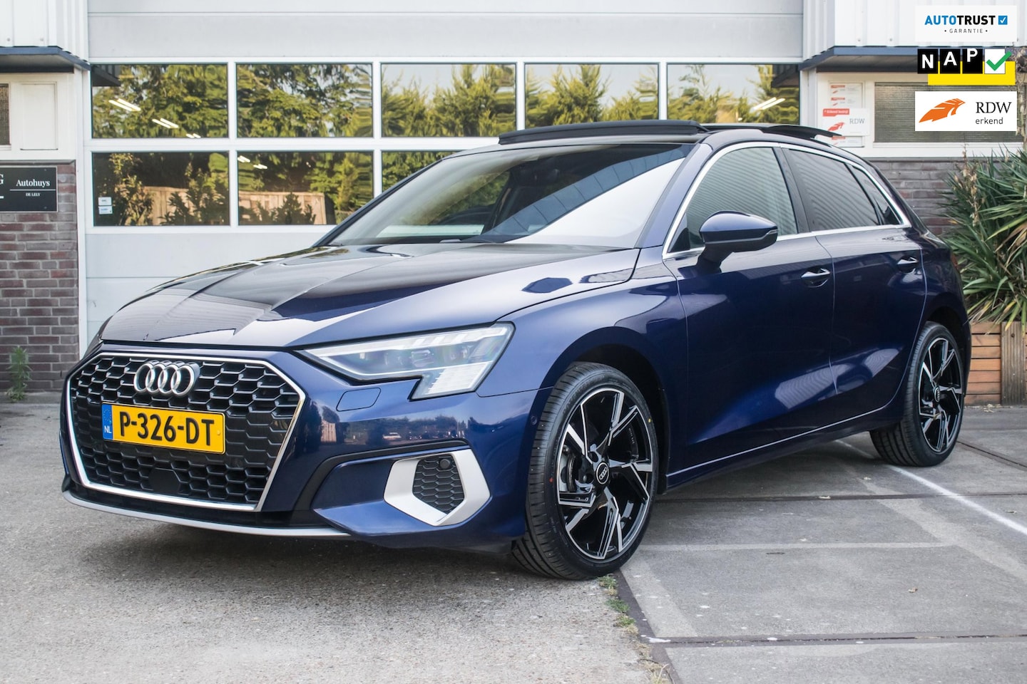 Audi A3 Sportback - 35 TFSI Advanced Sport Edition S NL-auto [ Panoramadak Sfeerlicht Matrix Adaptive Cruise C - AutoWereld.nl