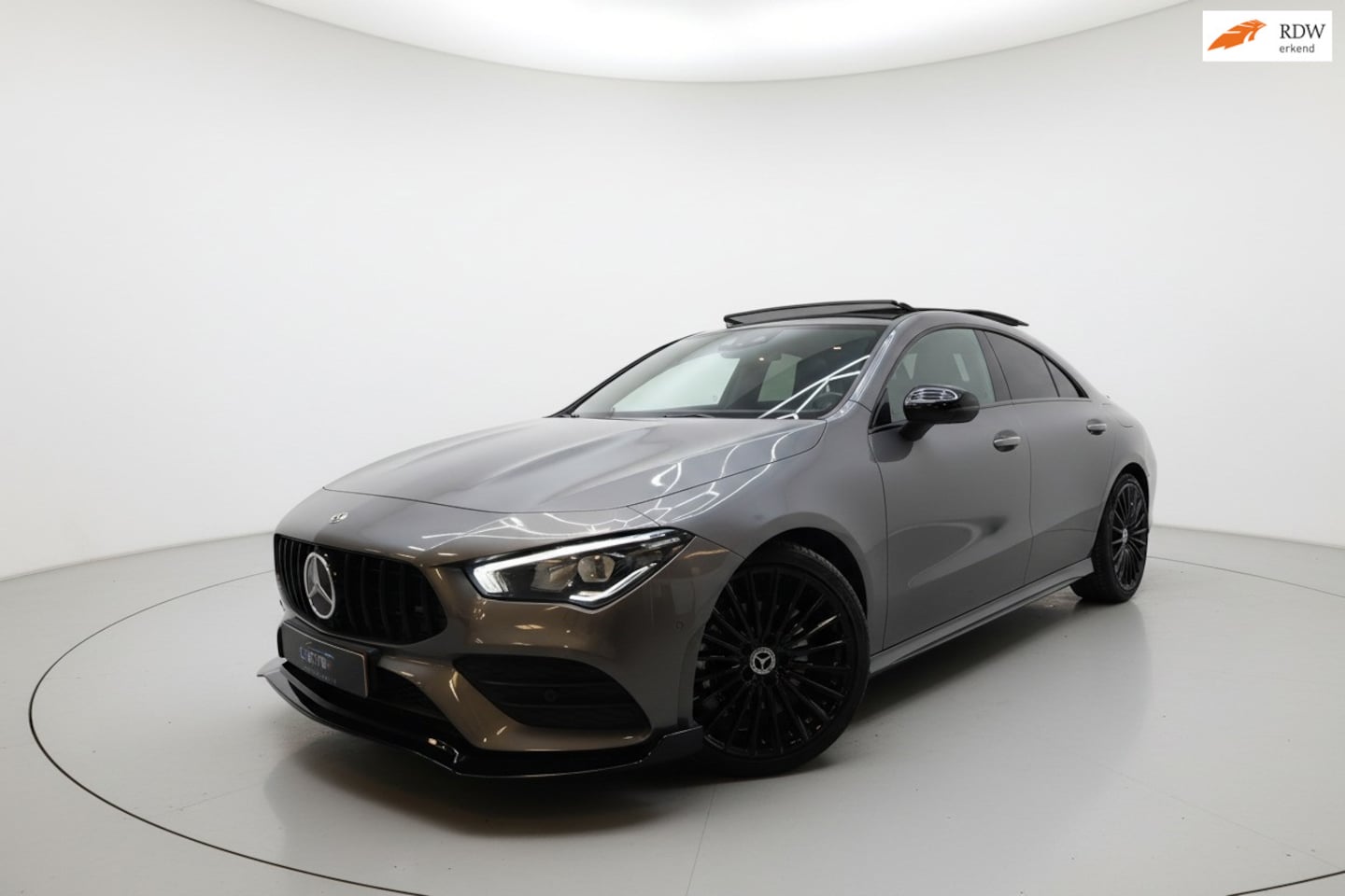 Mercedes-Benz CLA-Klasse - 180 AMG PANO NIGHT SFEER CAMERA - AutoWereld.nl