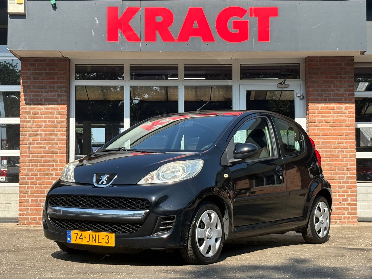 Peugeot 107 - Sublime 1.0 68 pk - 5drs - airco - - AutoWereld.nl