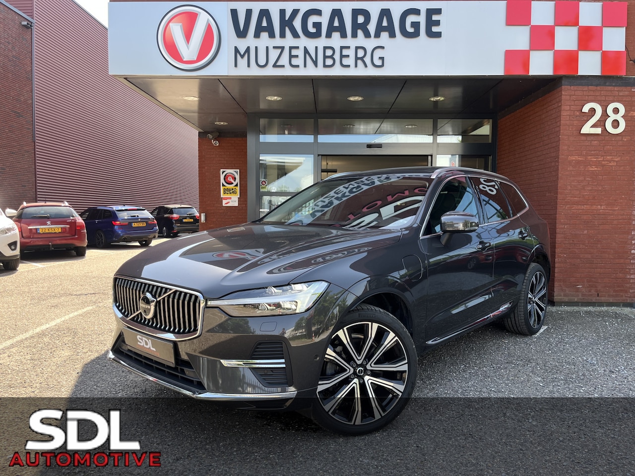 Volvo XC60 - 2.0 T8 Plug-in hybrid AWD Ultimate Dark 455PK! // ADAPT. CRUISE // PANODAK // HARMAN&KARDO - AutoWereld.nl