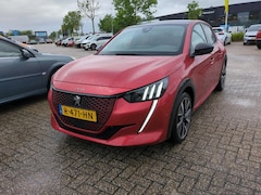 Peugeot e-208 - EV GT Pack 50 kWh Panoramadak | Stoelverwarming | SOH 95% | BTW auto I Verwacht