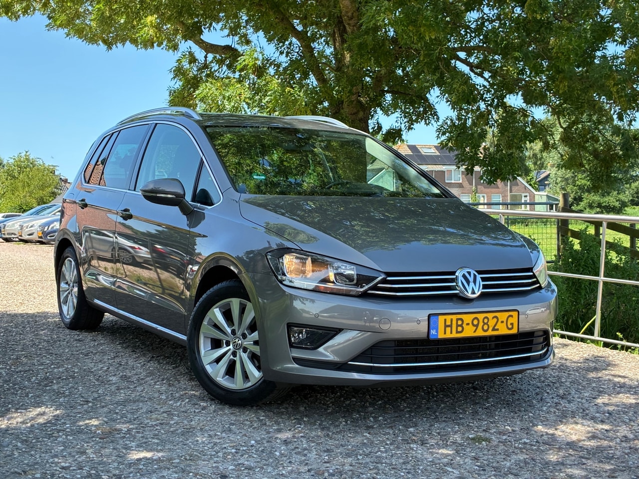 Volkswagen Golf Sportsvan - 1.2 TSI Highline | Camera + Cruise + Navi Nu € 5.975,-!!! - AutoWereld.nl