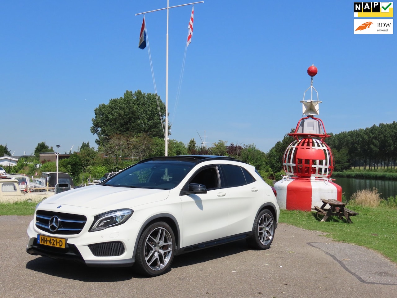 Mercedes-Benz GLA-Klasse - 180 Ambition *PANO *AMG-STYLING - AutoWereld.nl
