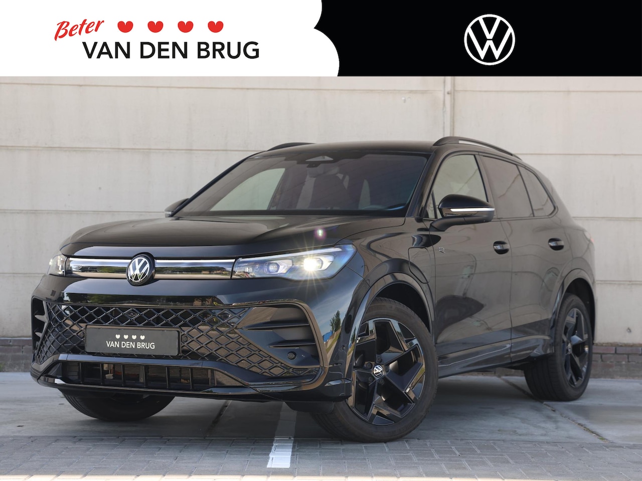 Volkswagen Tiguan - 1.5 eHybrid R-Line Edition 204PK DSG | Black style | Led Matrix | Camera | Trekhaak | Stoe - AutoWereld.nl
