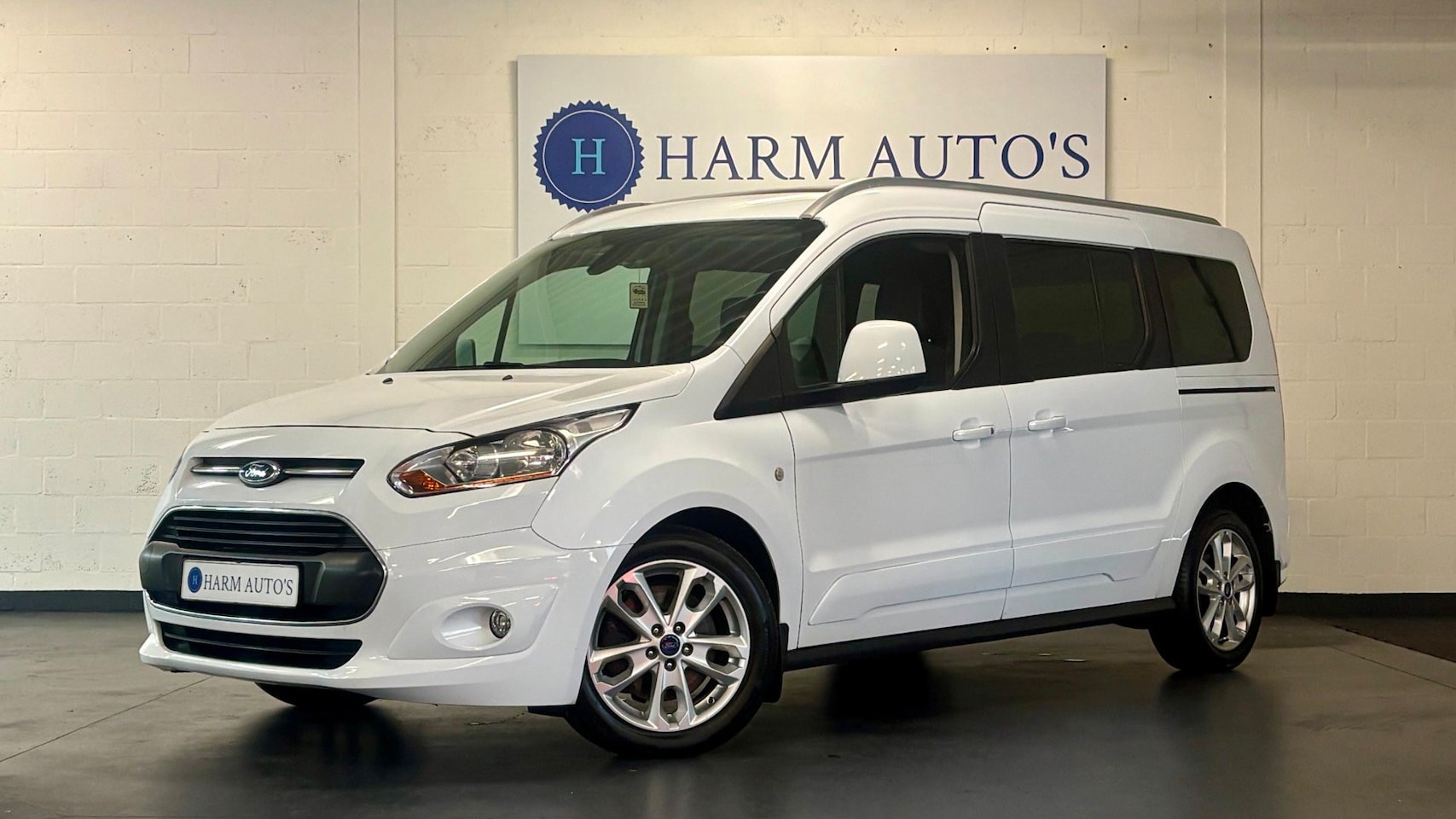 Ford Grand Tourneo Connect - 1.6 Titanium 150pk Automaat / Pano / Trekhaak / PDC / Cruise - AutoWereld.nl