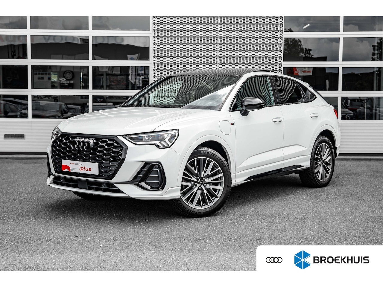 Audi Q3 Sportback - 45 TFSI e S line Leder | Panoramadak - AutoWereld.nl