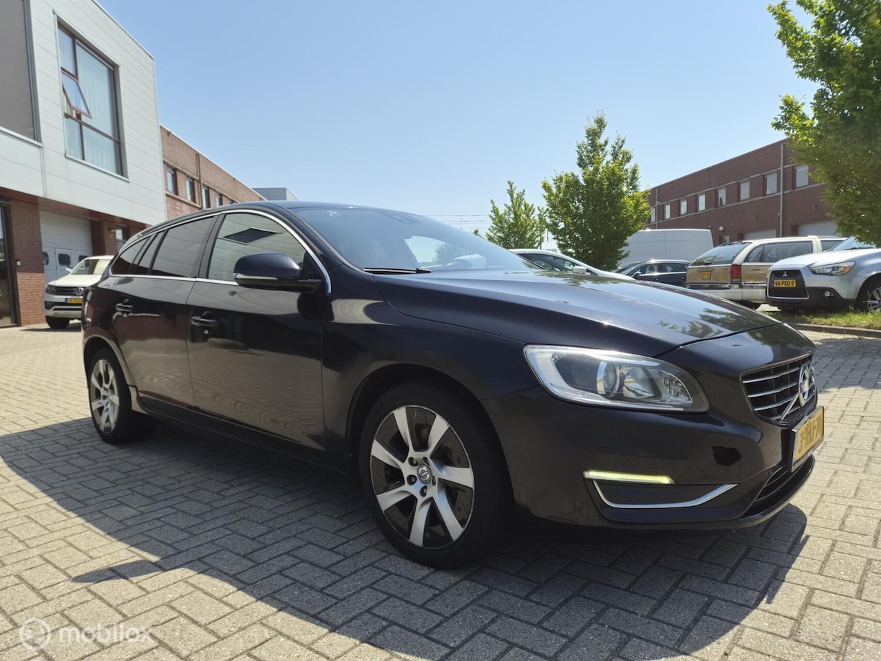 Volvo V60 - 2.4 D6 AWD Plug-In Hybrid Summum EXPORT!! - AutoWereld.nl
