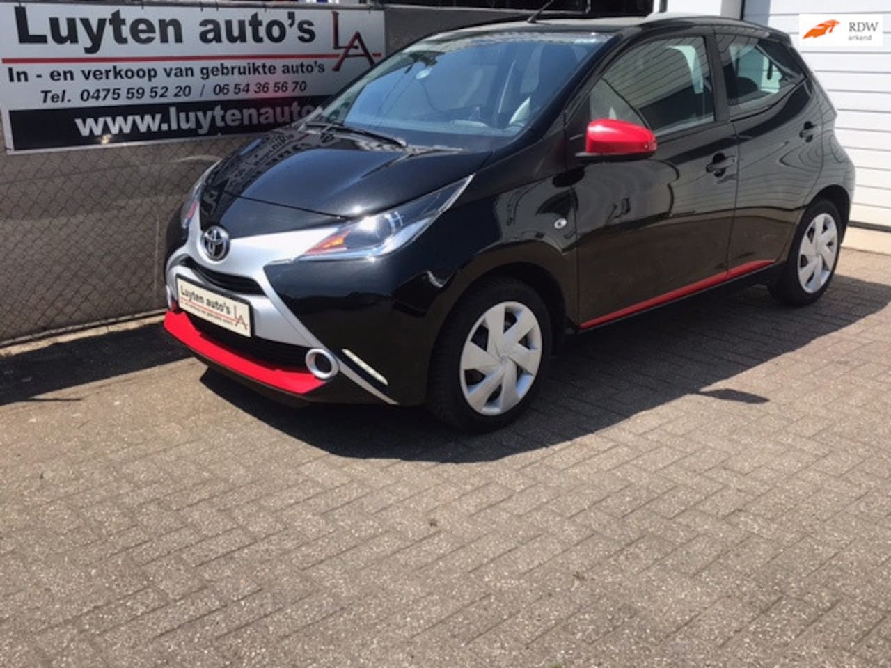 Toyota Aygo - 1.0 VVT-i x-play 5 deurs airco - AutoWereld.nl