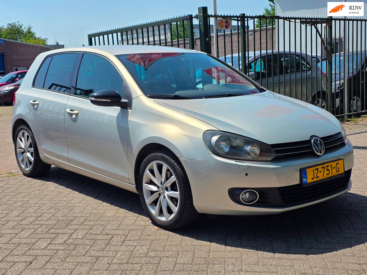Volkswagen Golf - 1.2 TSI Highline BlueMotion 1e eigenaar Airco navigatie cruis control parkeer sensor - AutoWereld.nl