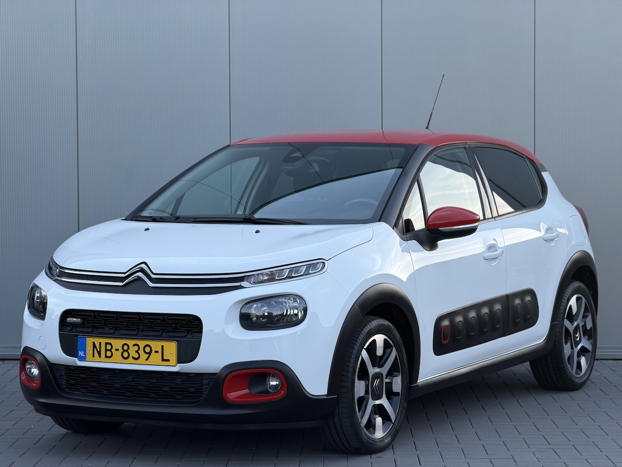 Citroën C3 - 1.2 PureTech Shine | Apple CarPlay | Camera | Climate Control | 17" - AutoWereld.nl