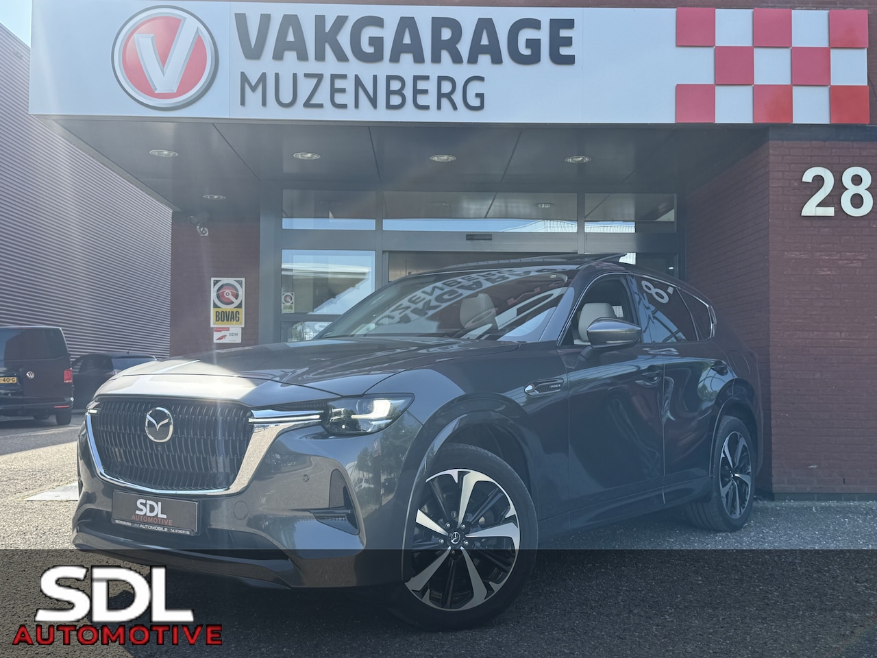 Mazda CX-60 - 2.5 e-SkyActiv PHEV Takumi FAB. GARANTIE TOT 13/10/2028 // SCHUIF-KANTELDAK // ELEK.KLEP / - AutoWereld.nl