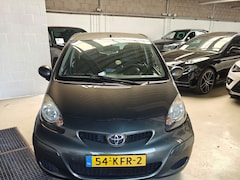 Toyota Aygo - 1.0-12V Aspiration Green - ALCANTARA - LM VELGEN - AIRCO - NL AUTO