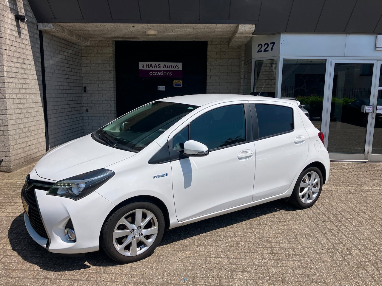 Toyota Yaris - 1.5 Full Hybrid Dynamic / FACELIFT / NAVI / CAMERA / APK 2027 - AutoWereld.nl