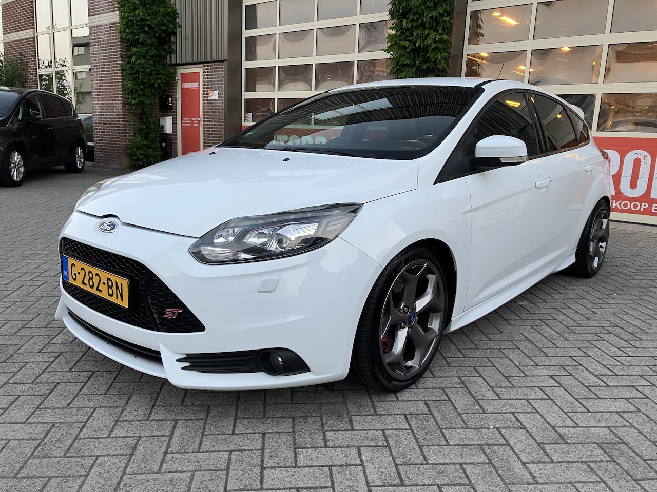 Ford Focus - 2.0 EcoBoost ST-2 | ST-Pack | 18" LMV | Spoiler | Goed onderhouden | - AutoWereld.nl