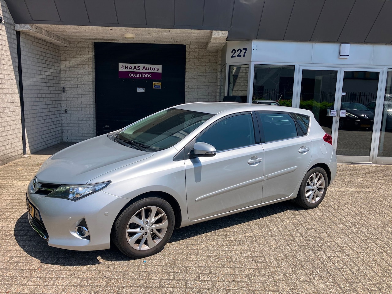 Toyota Auris - 1.6 Aspiration / NIEUW MODELJAAR / ALU VELGEN / AIRCO ACC / TREKHAAK / CAMERA - AutoWereld.nl