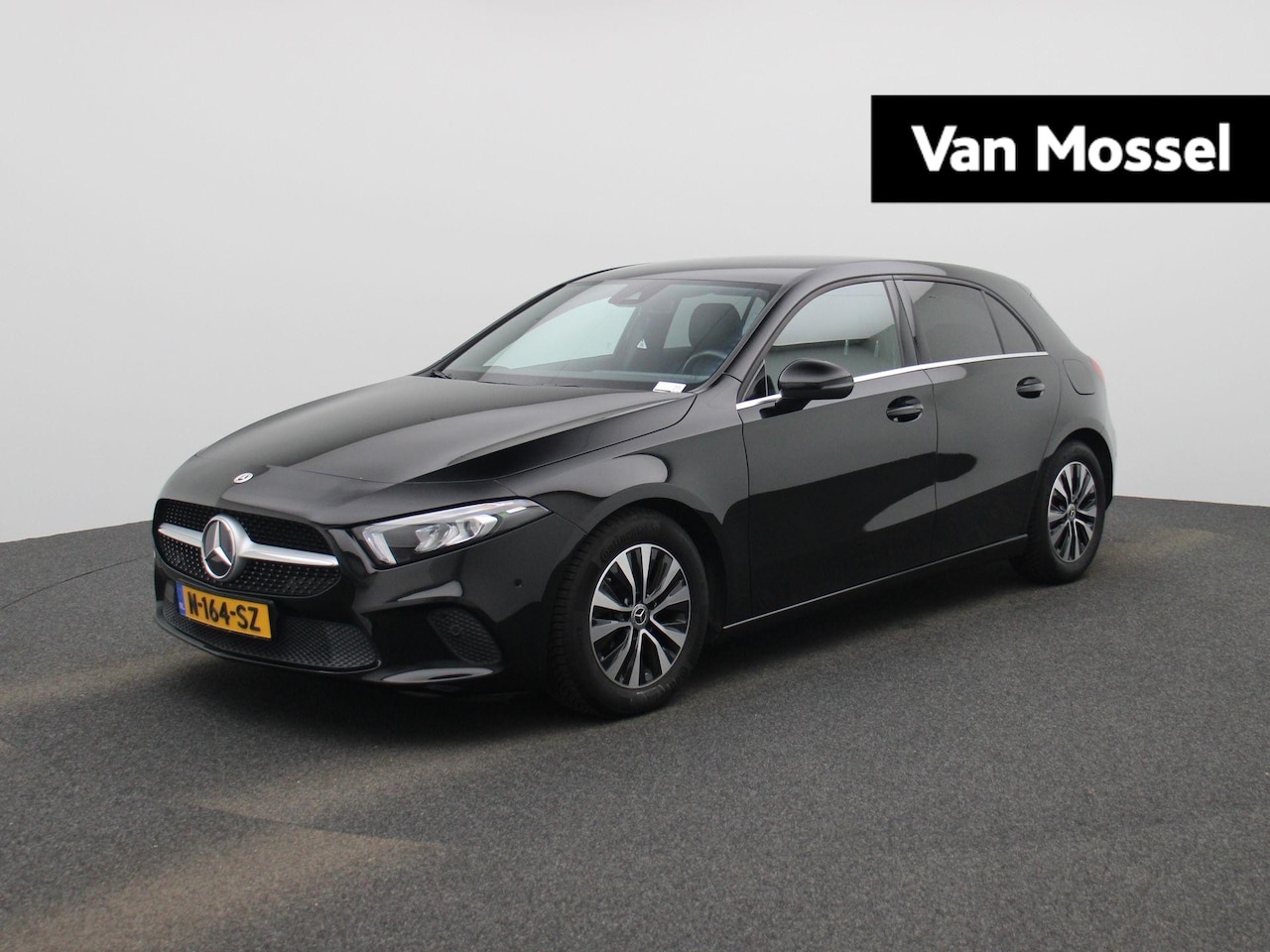 Mercedes-Benz A-klasse - 180 Business Solution | Automaat | Achteruitrijcamera | Navigatie | Half-Leder | Stoelverw - AutoWereld.nl