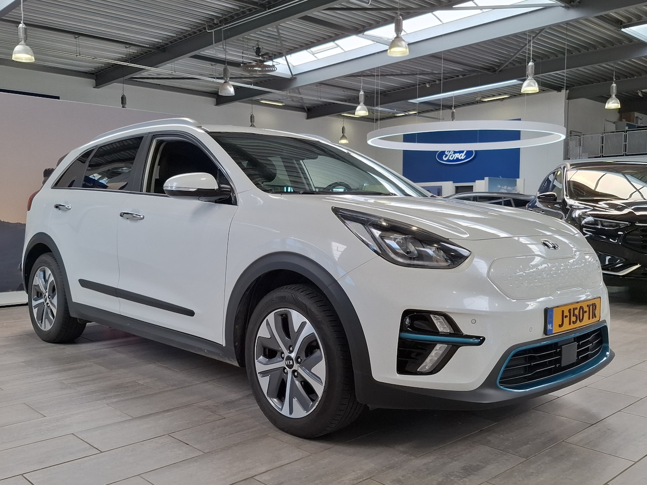 Kia e-Niro - ExecutiveLine 64 kWh | Leer | Stoelverw. + koeling | Adapt. cruise | Camera | 100% dealer - AutoWereld.nl