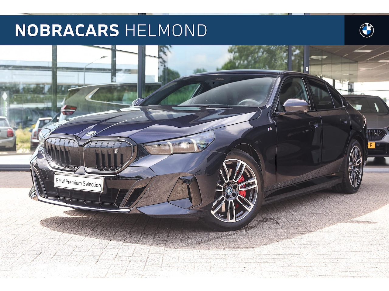 BMW i5 - eDrive40 M Sport / Comfortstoelen / Comfort Access / Harman-Kardon / Adaptieve LED / Stoel - AutoWereld.nl
