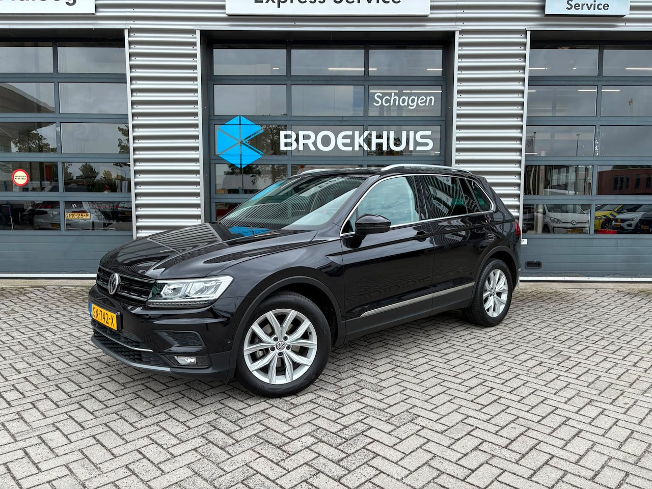 Volkswagen Tiguan - 1.4 TSI 150 pk ACT Highline 7-DSG | Trekhaak | Panoramadak | Rondomzichtcamera | ACC | - AutoWereld.nl