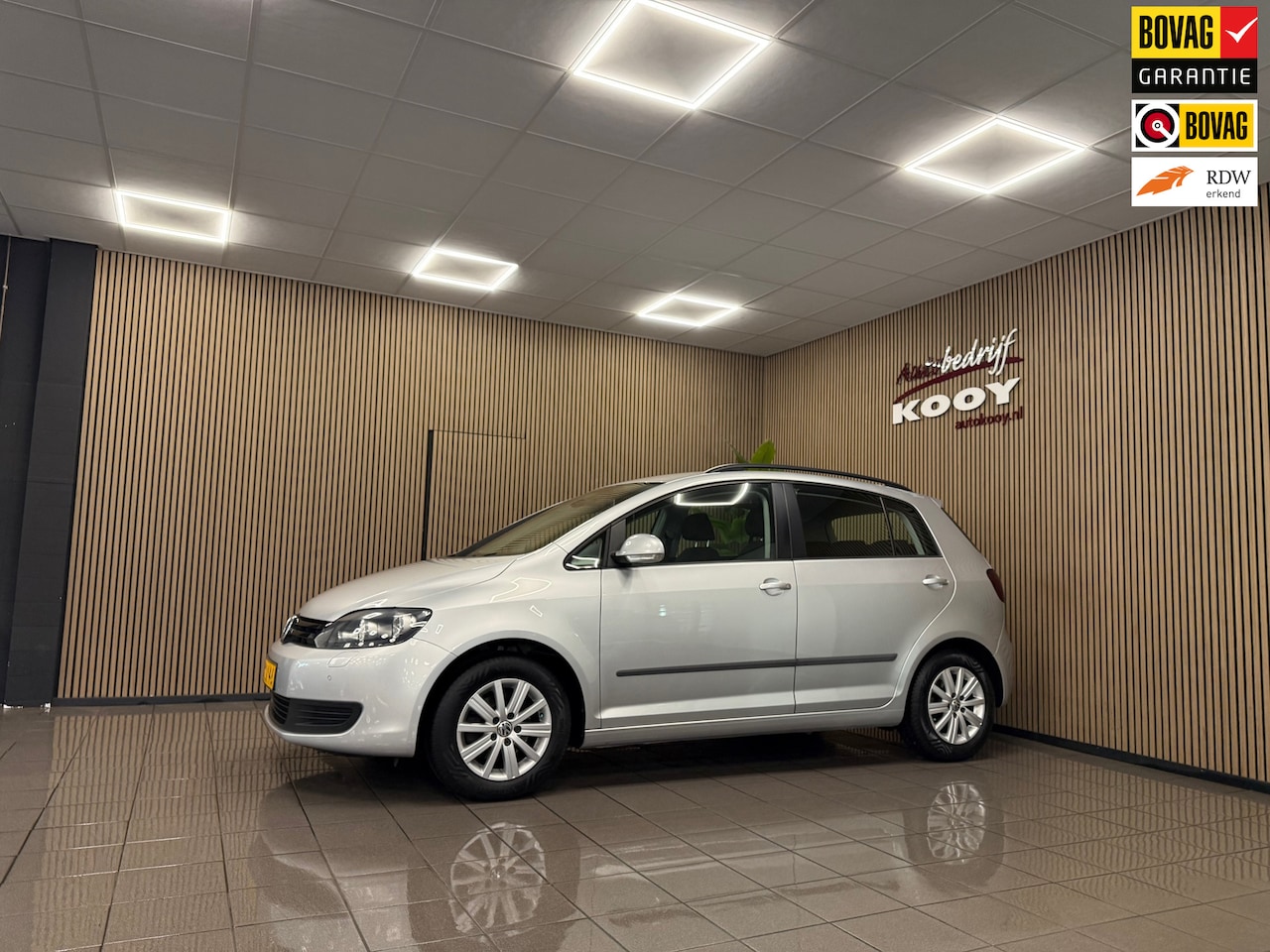 Volkswagen Golf Plus - 1.2 TSI Highline * Automaat / Trekhaak / Parkeersensoren / Navigatie * - AutoWereld.nl