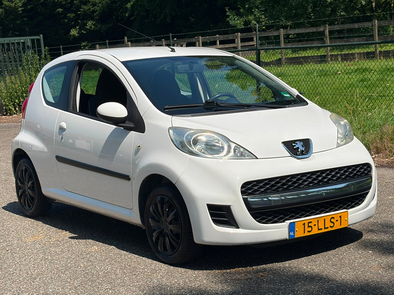 Peugeot 107 - 1.0-12V XS /INRUILKOOPJE/ - AutoWereld.nl