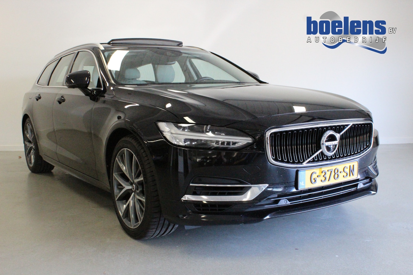 Volvo V90 - 2.0 T8 AWD Momentum Pro | H.U.D | CARPLAY | STOEL+STUUR/VERW | BLINDSPOT | WEGKL-TRHAAK | - AutoWereld.nl