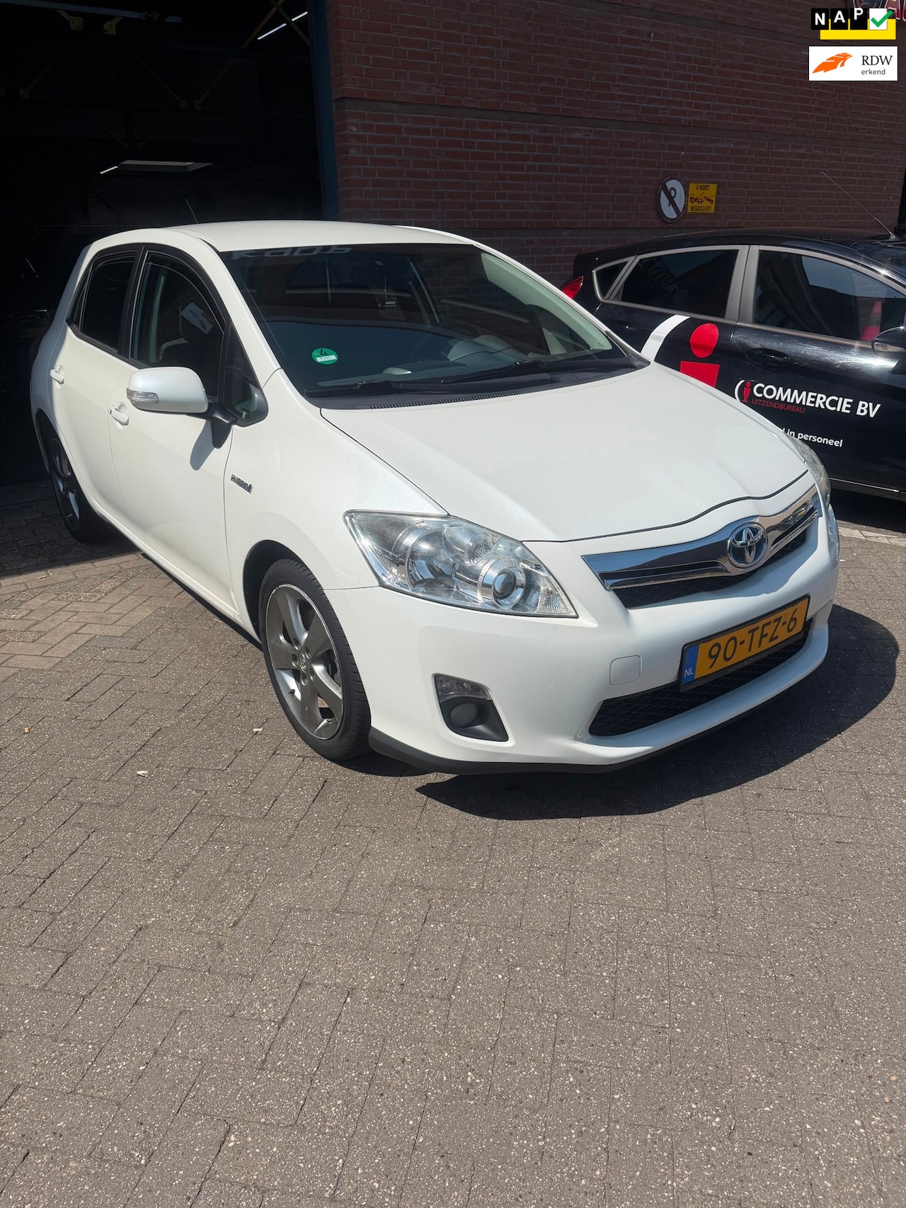 Toyota Auris - 1.8 Full Hybrid Executive Dealer onderhouden - AutoWereld.nl