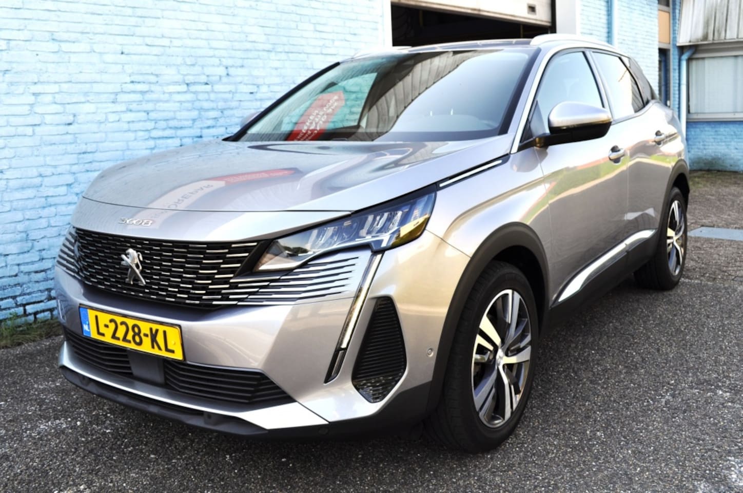 Peugeot 3008 - 1.2 Turbo Allure key-l. cam. elektr aklep ind laden - AutoWereld.nl