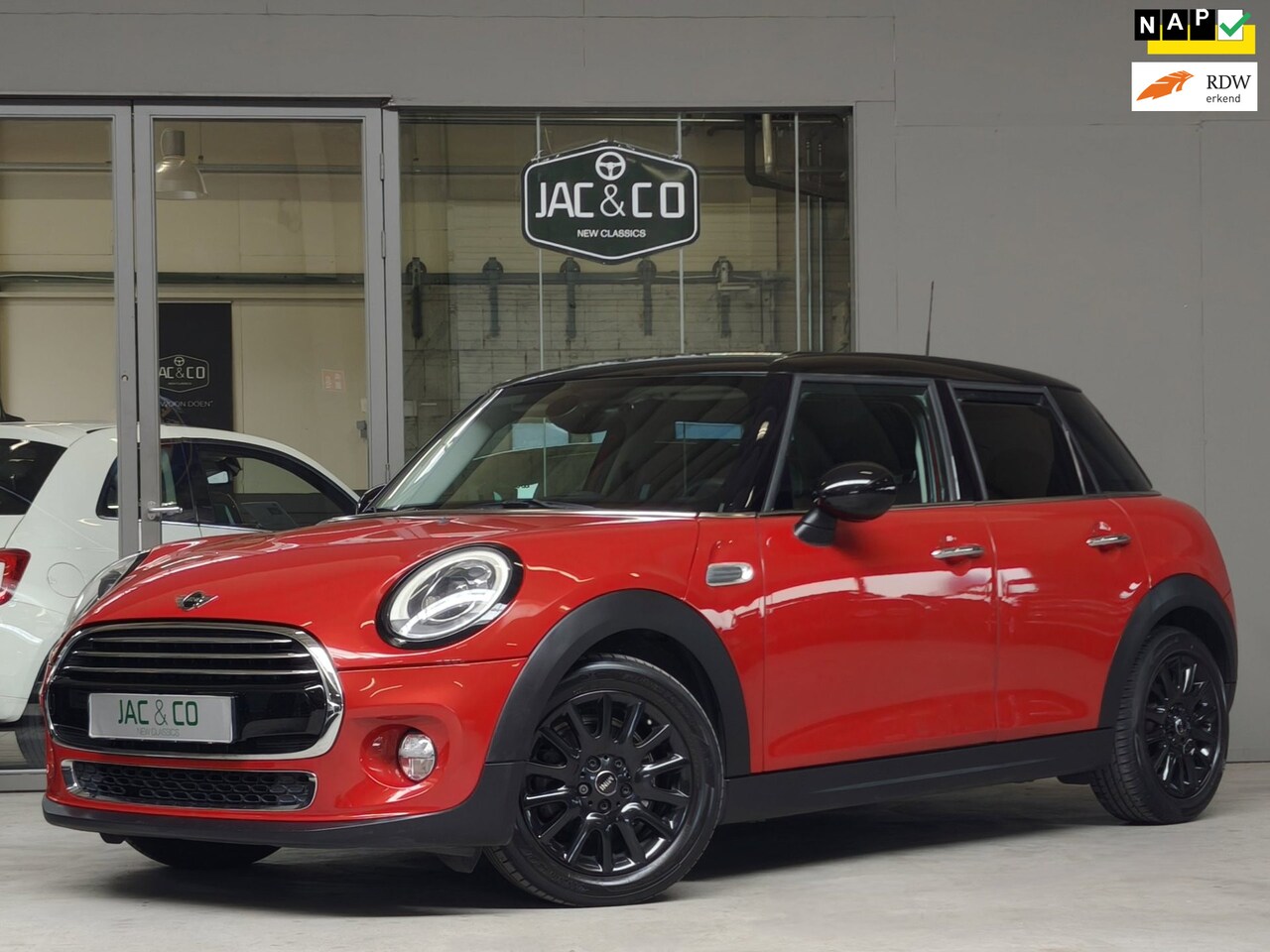 MINI Cooper - Mini 1.5 Chili Business Navi Black-Line - AutoWereld.nl