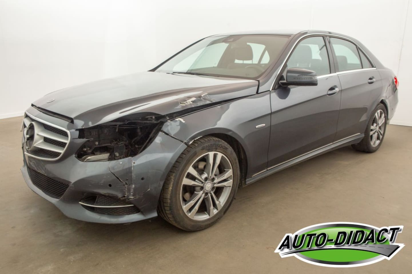 Mercedes-Benz E-klasse - E200 - Automaat - Navi - Leder - AutoWereld.nl