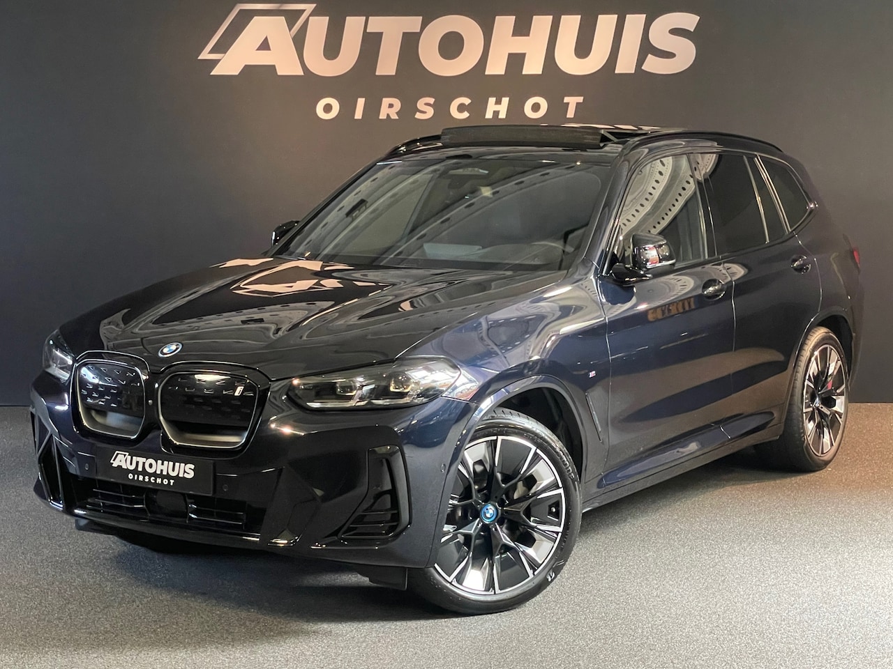 BMW iX3 - High Executive 80 kWh Edition M Pano/H&K/Memory M stoelen/360 Camera/ACC/20"/ Headup/Trekh - AutoWereld.nl