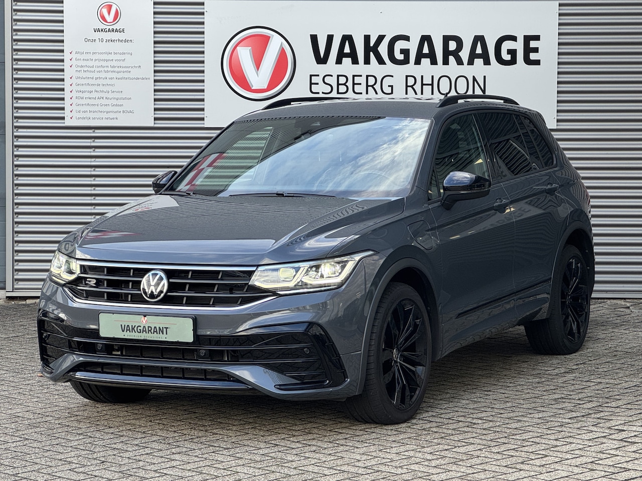 Volkswagen Tiguan - 1.4 TSI eHybrid R-Line DSG BLACKSTYLE,20INCH,NAVI/CAM - AutoWereld.nl