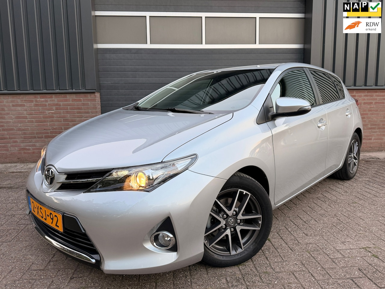 Toyota Auris - 1.3 Trend Top 5 editie Trekhaak / Achteruitrijcamera / Cruisecontrol / Clima - AutoWereld.nl