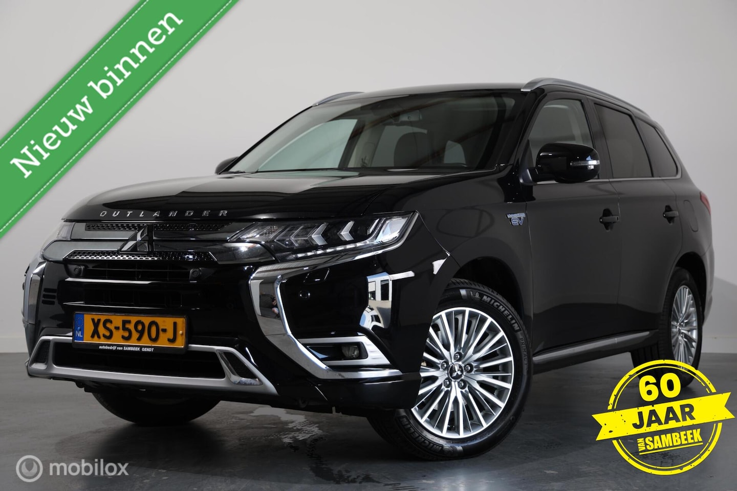 Mitsubishi Outlander - 2.4 PHEV Intense - Panoramadak - Camera - Cruise control - AutoWereld.nl