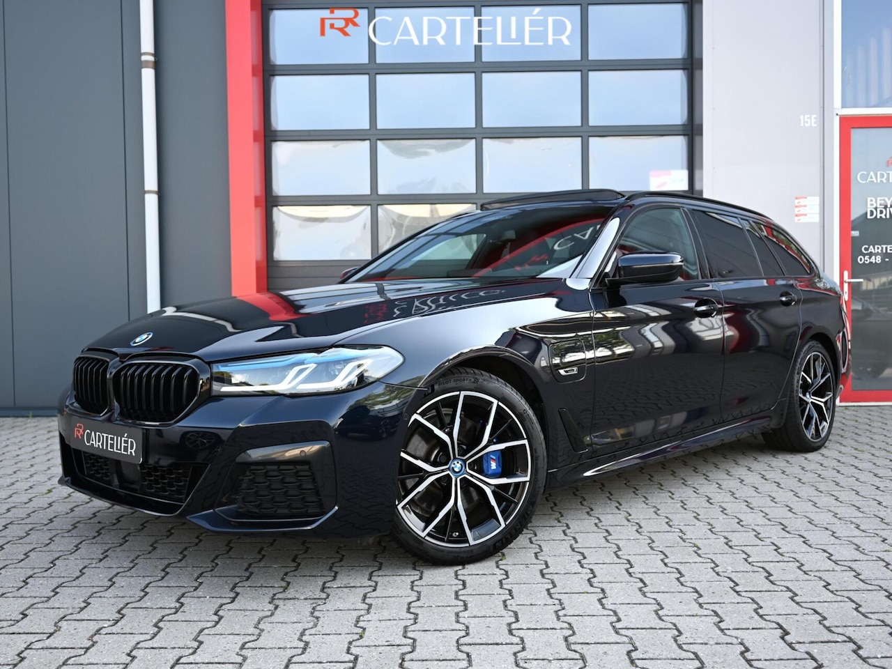 BMW 5-serie Touring - 530e M-Sport High Executive | Pano | Luchtvering | Harmon Kardon | Camera | Laser Led | He - AutoWereld.nl