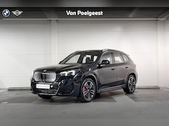 BMW iX1 - eDrive20 | M-Sport Pro | Comfort Access | Trekhaak | Stoelverwarming | Achteruitrijcamera