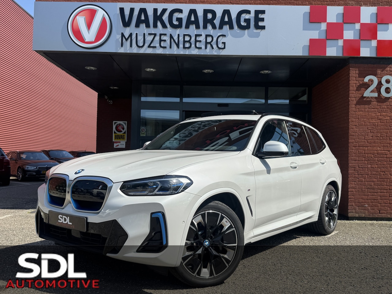 BMW iX3 - High Executive Edition 80 kWh 99%SOH!! // LASER LED // ELEK.STOEL + MEMORY SEATS // SCHUIF - AutoWereld.nl