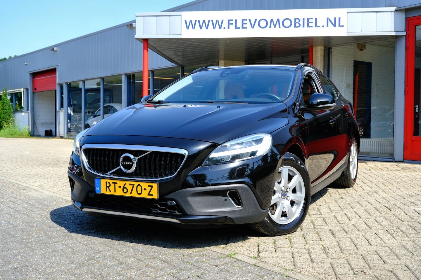 Volvo V40 Cross Country - 1.5 T3 152pk Nordic+ Aut. Pano|Leder|Navi|Cam|LMV - AutoWereld.nl