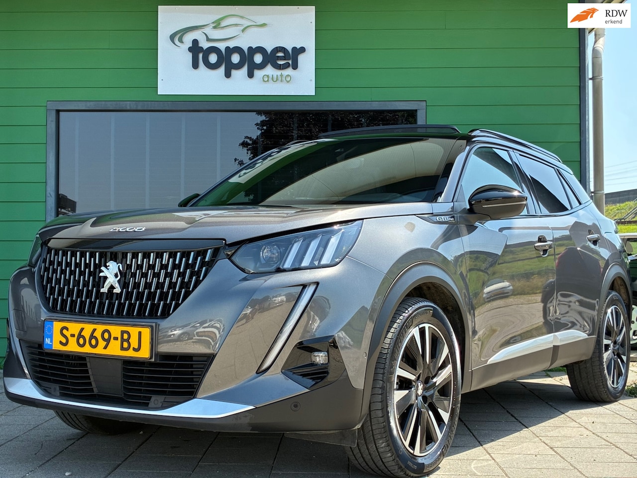 Peugeot 2008 - 1.2 PureTech GT-Line | D-riem v.v. 2025 |Automaat| Panoramadak | Camera | Navigatie | Crui - AutoWereld.nl