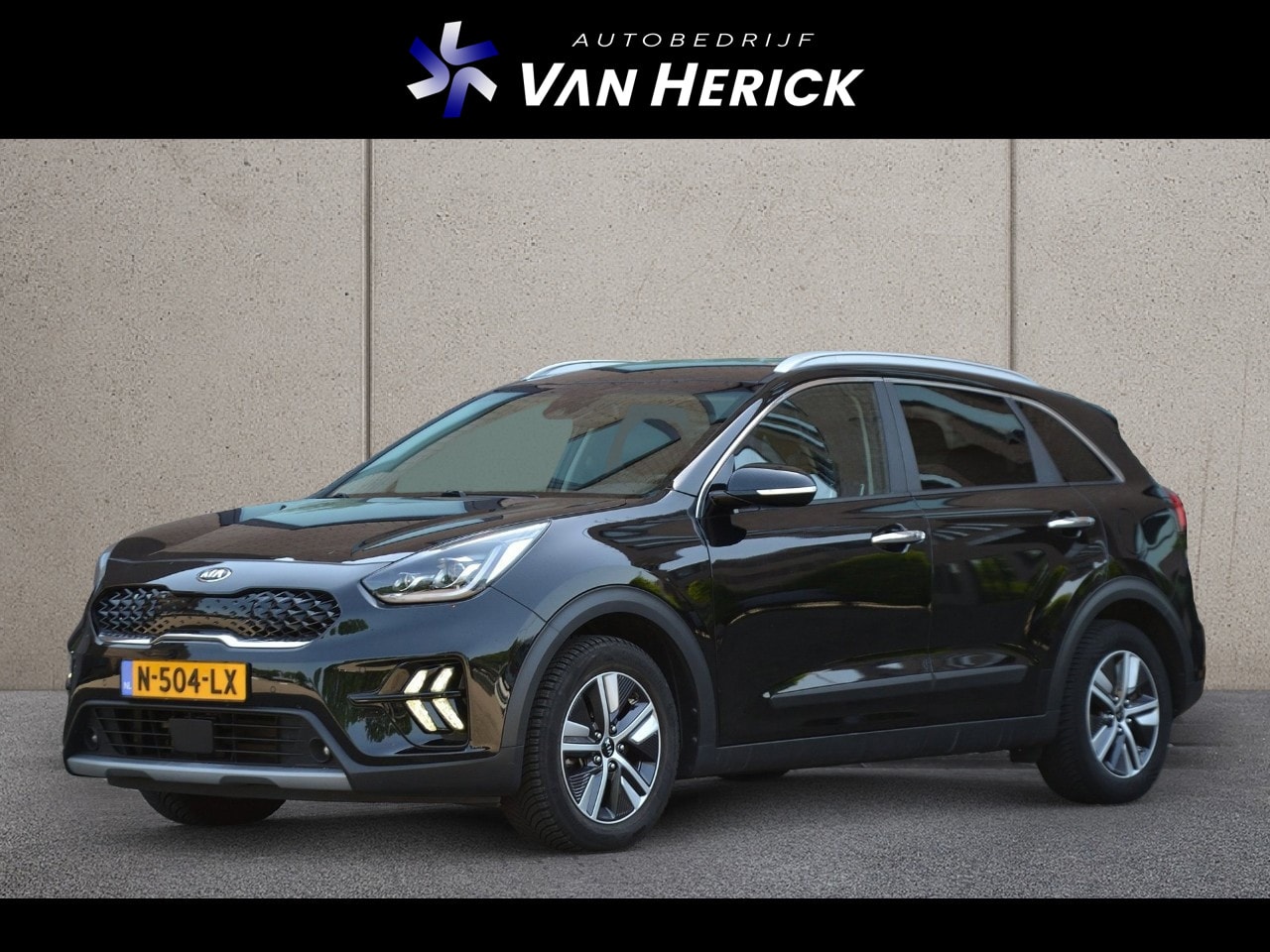 Kia Niro - 1.6 GDi Hybrid DynamicPlusLine | Leder | Navigatie | Achteruitrijcamera - AutoWereld.nl