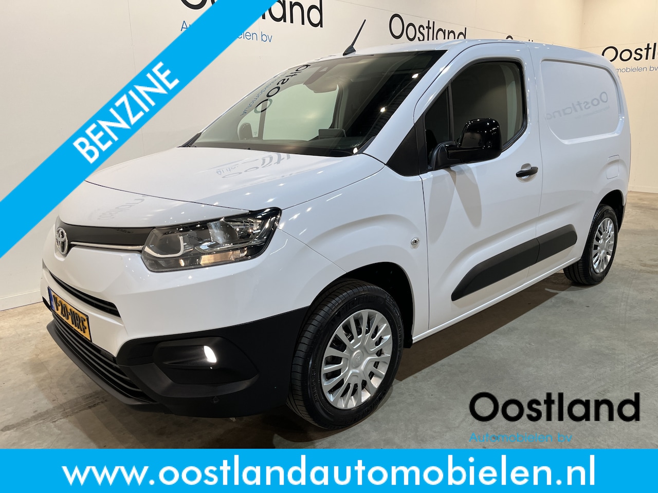 Toyota ProAce City - 1.2 Turbo Live BENZINE / Airco / Cruise Control / Camera / 3-Zits / 11.600 KM !! - AutoWereld.nl