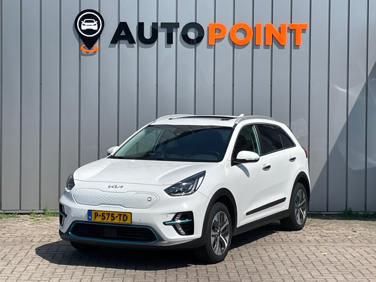 Kia e-Niro - DynamicPlusLine 64 kWh SOH100% 1E EIG DEALEROND |PANO|CAMERA|STOEL+STUURVRM|LEER|ADAPT.CRU - AutoWereld.nl